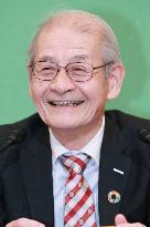 Akira Yoshino, Honorary Fellow of Asahi Kasei Corporation, at a press conference at the Japan Press Club.